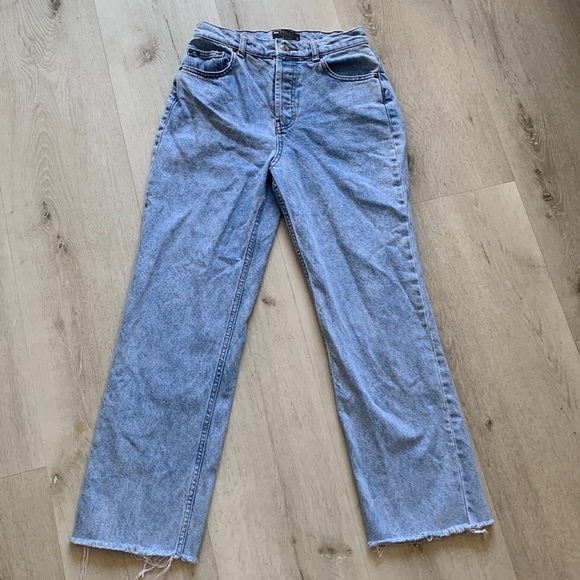 ASOS‎ High Rise ‘Mom’ Raw Hem Ankle Jean Size 26 buttons fly light wash - Picture 1 of 13